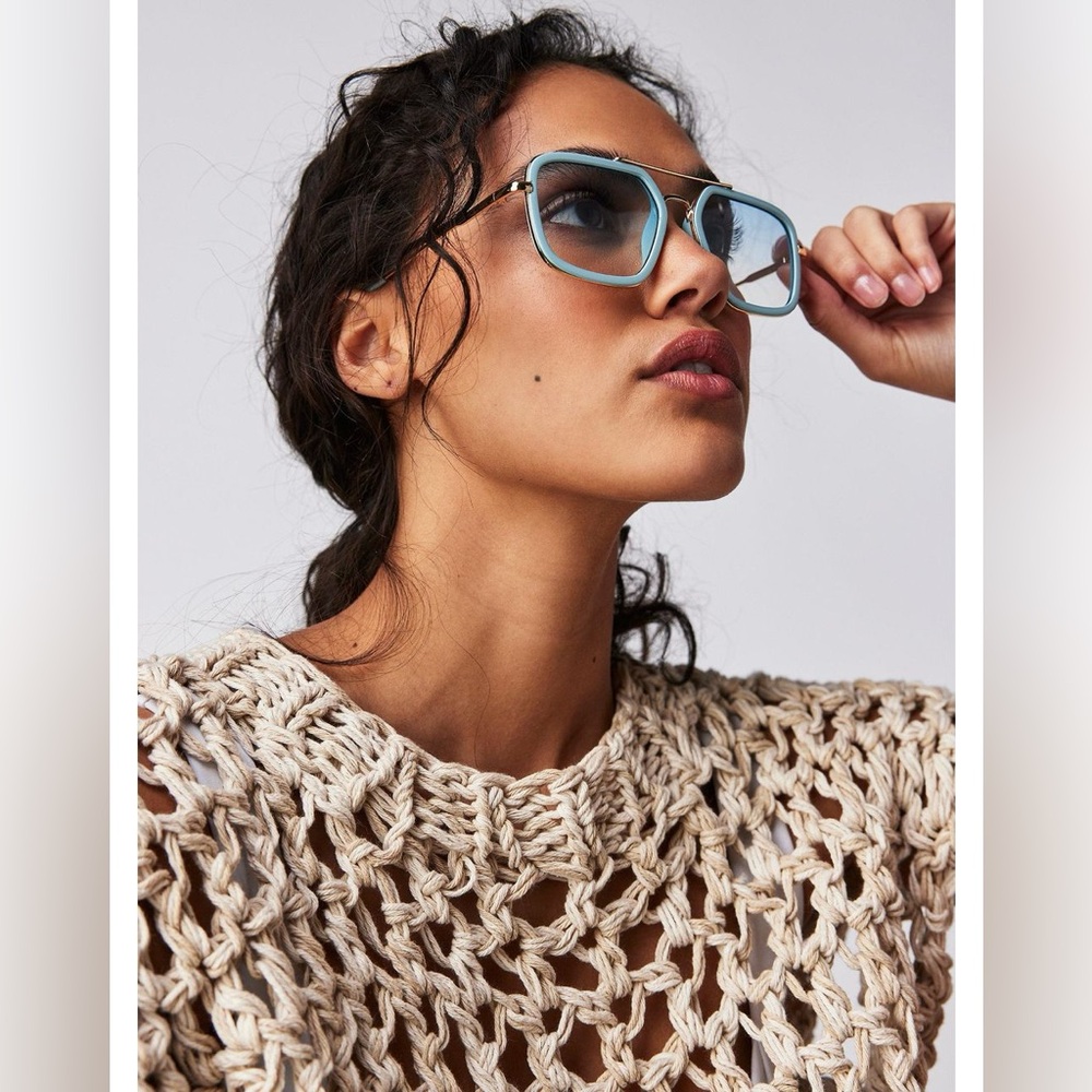 Free People Luna Classic Aviator Sunglasses ☁️ Cloud Blue 🩵 NWOT Sold Out Color - Picture 2 of 7